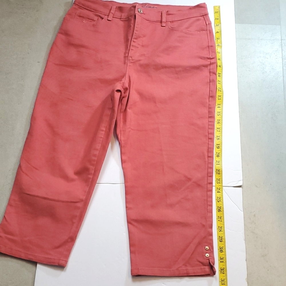 Gloria Vanderbilt Amanda Capris pant size 12 Excellent condition
